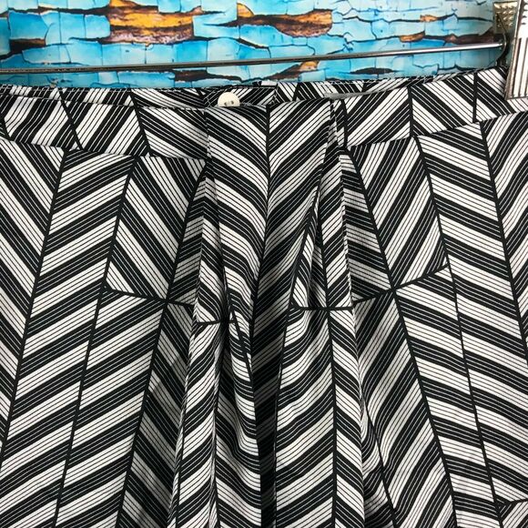 H&M Womens Skirt Black and White Print Size 4 Polyester 16" Length Lined - Picture 3 of 9